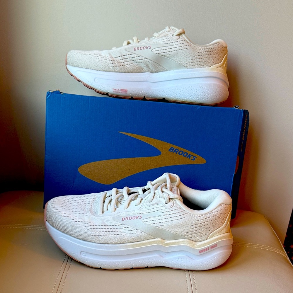 Brooks Ghost Max Running Shoes - Cream/White